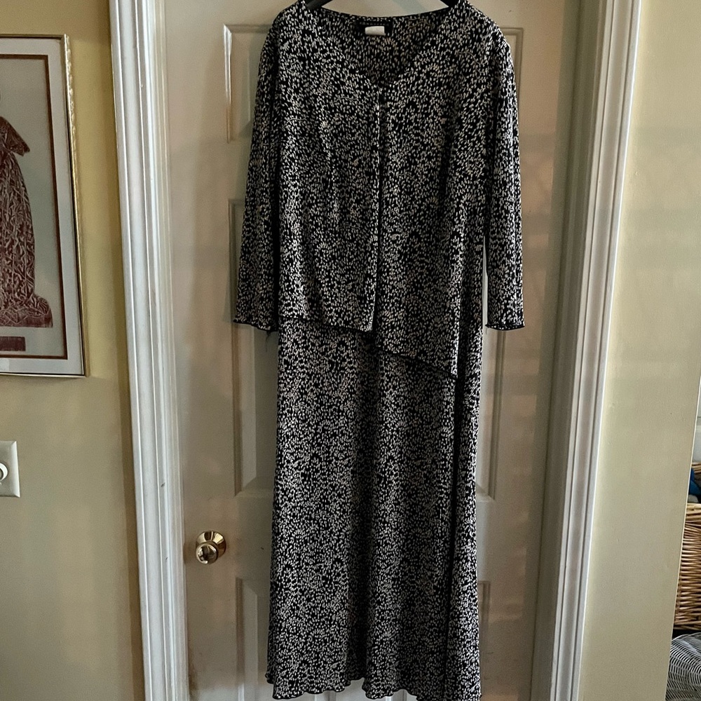 Connected Woman Floral Pleated Dress